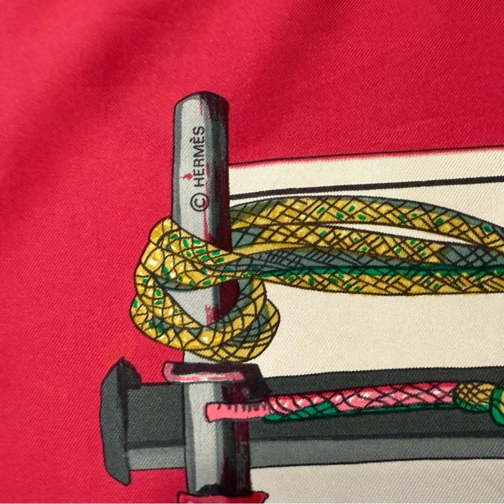 Hermes Silk Scarf 90 Carré Red Green Hand Rolled Made in France - Picture 9 of 12